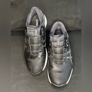 ASICS golf shoes